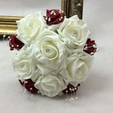 Petit bouquet de roses en mousse et ses boutons de roses