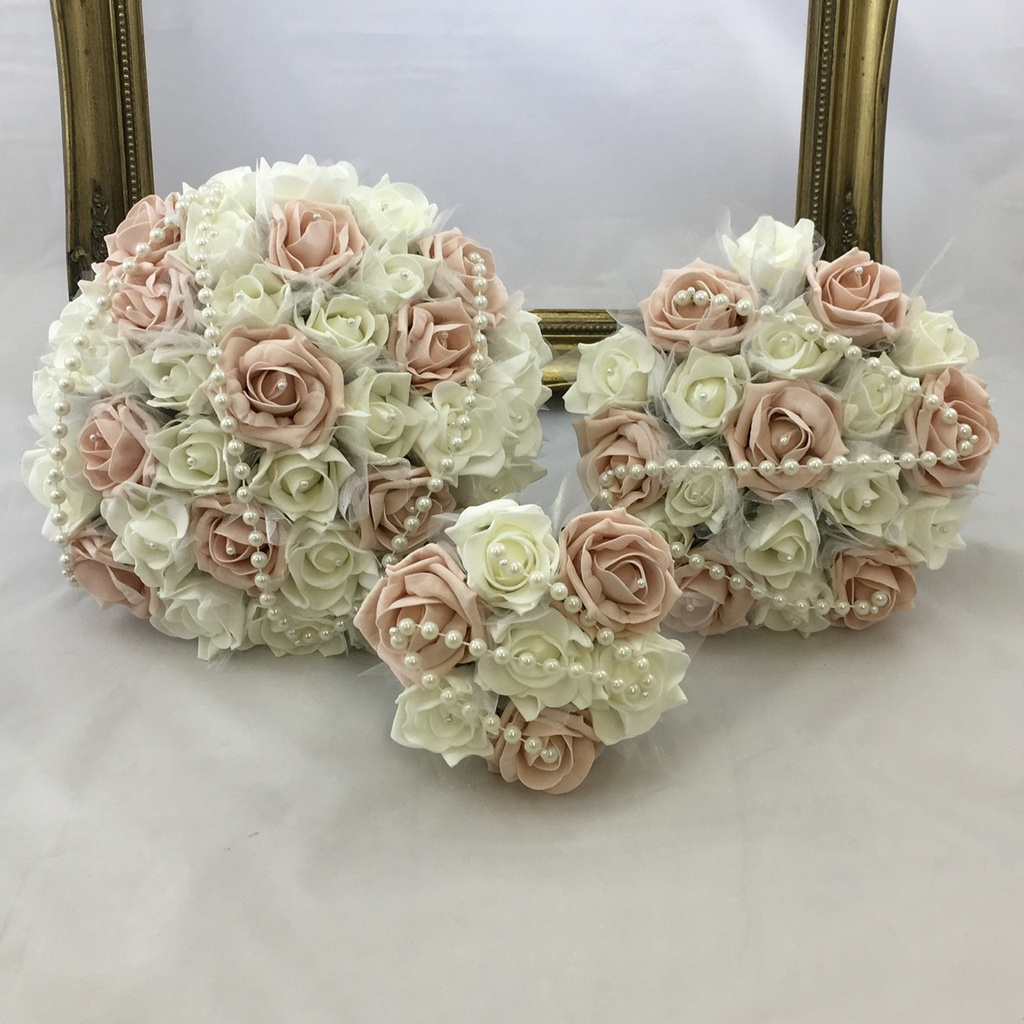 Bouquet artificiel de la mariée avec son filet perles
