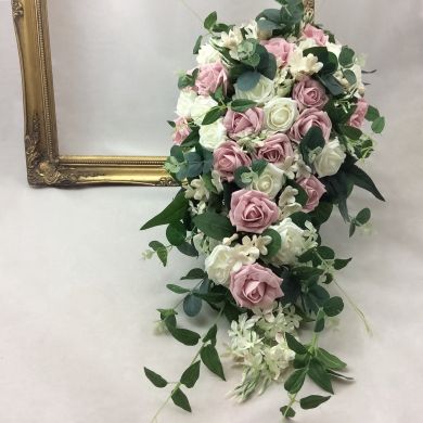 Bouquet artificiel en cascade - jasmin de Madagascar et rose