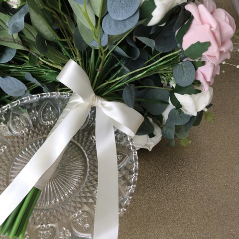 Bouquet artificiel en cascade - jasmin de Madagascar et rose