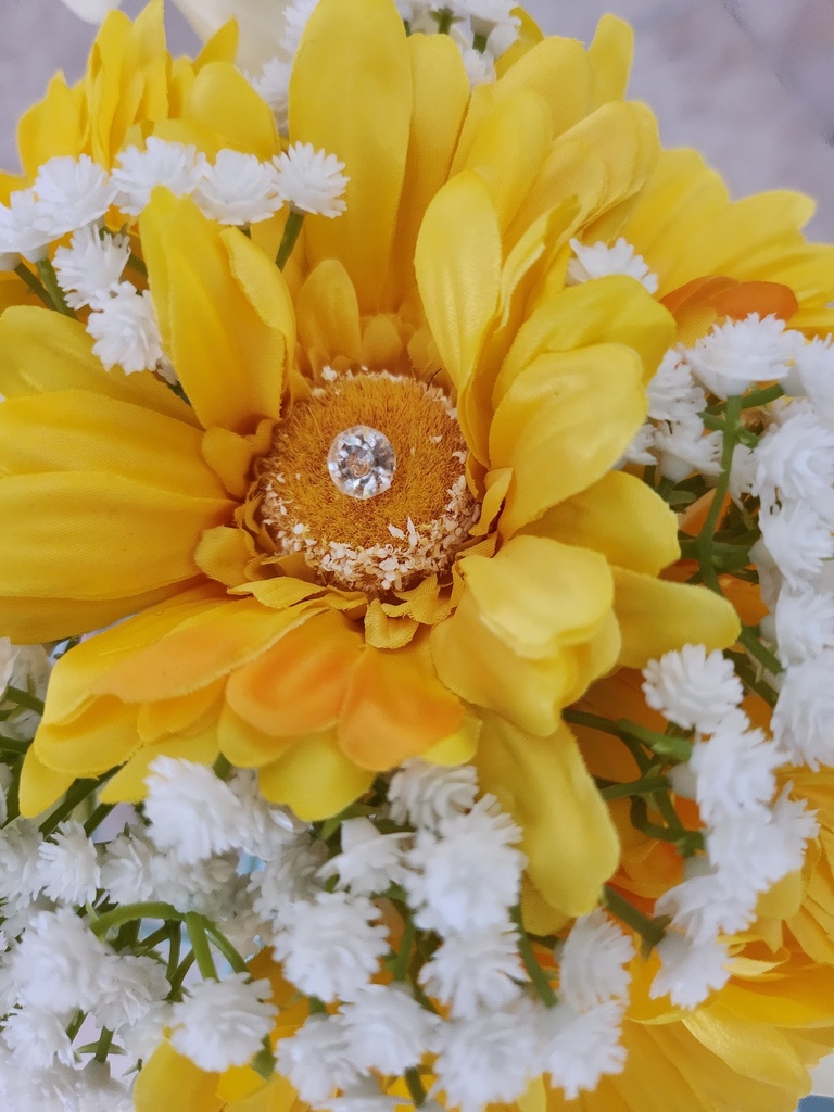 Bouquet d'arums et de gerberas jaunes