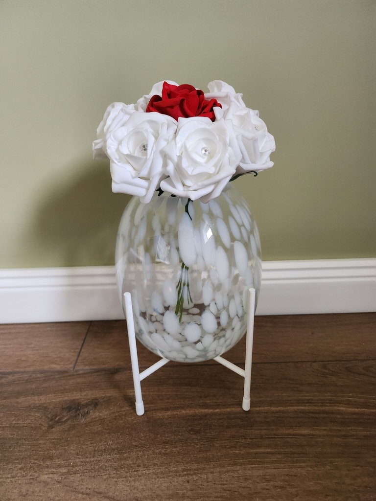 Bouquet de roses blanches et boutons de roses verts
