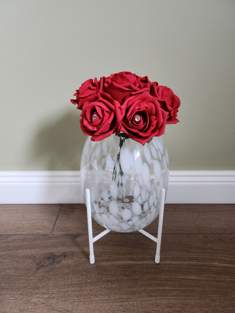 Bouquet de roses blanches et boutons de roses verts