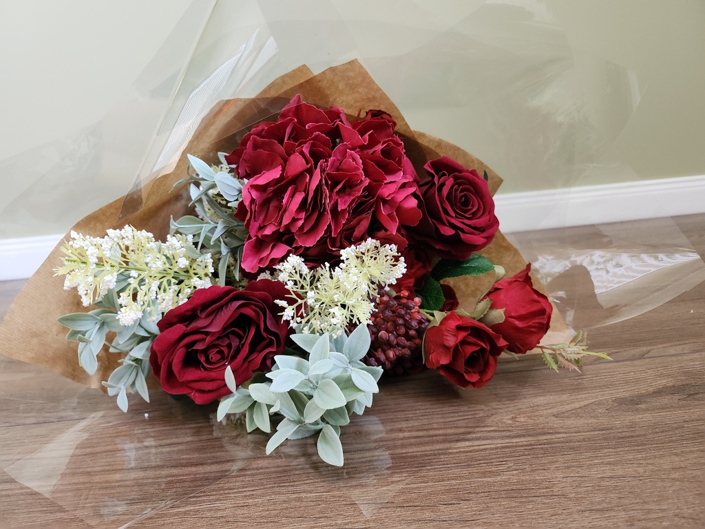 Brassée de roses rouges et blanches