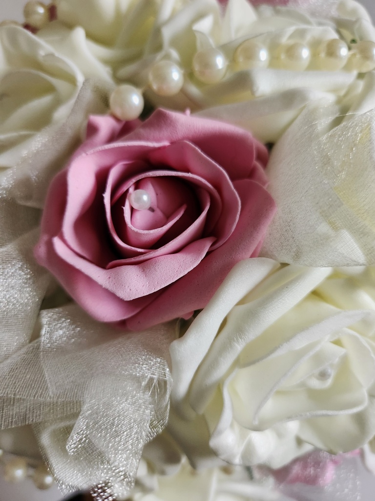Bouquet artificiel roses et perles