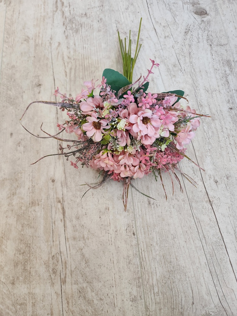 Bouquet de thym et de pâquerettes roses