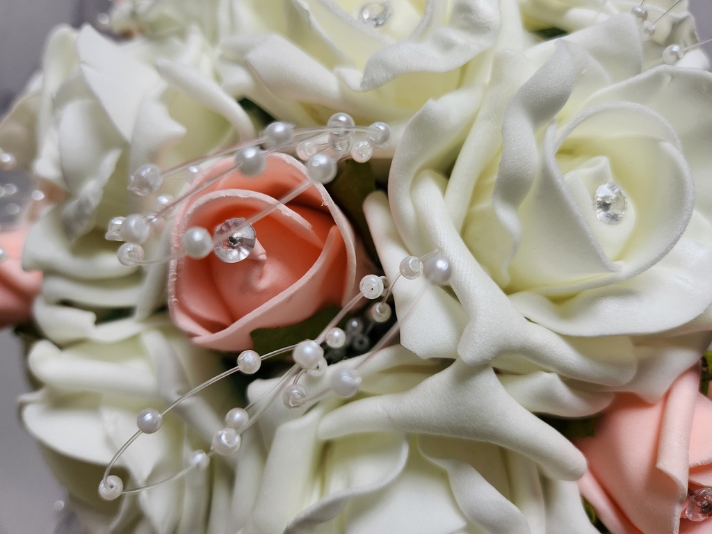Bouquet artificiel roses et boutons de roses