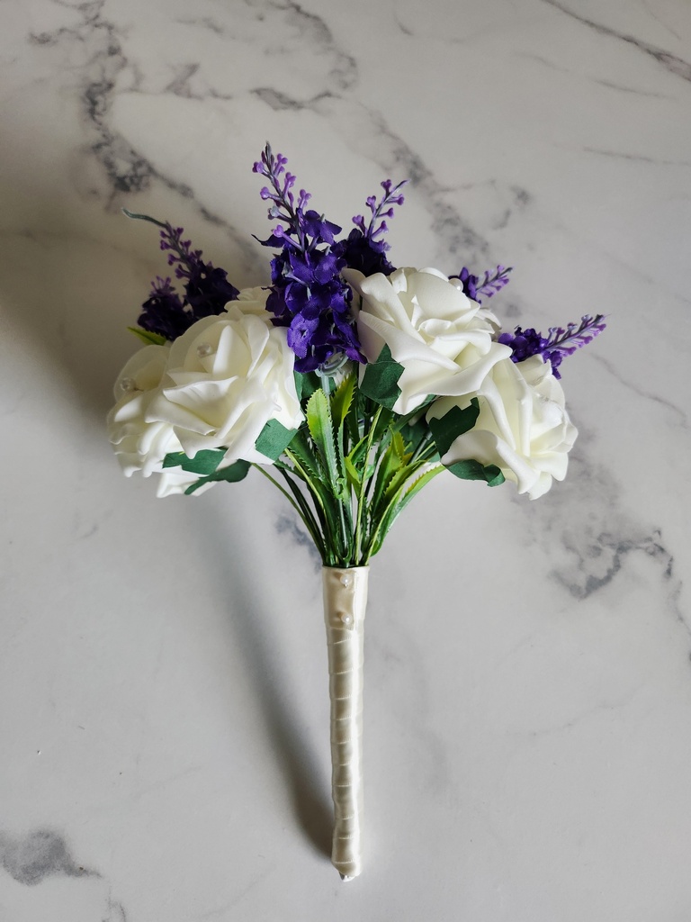 Bouquet artificiel de roses et de lilas