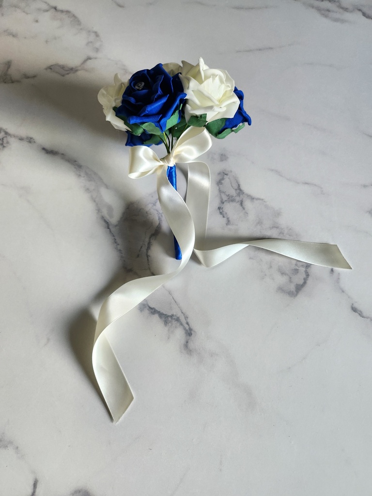Petit bouquet de roses artificielles