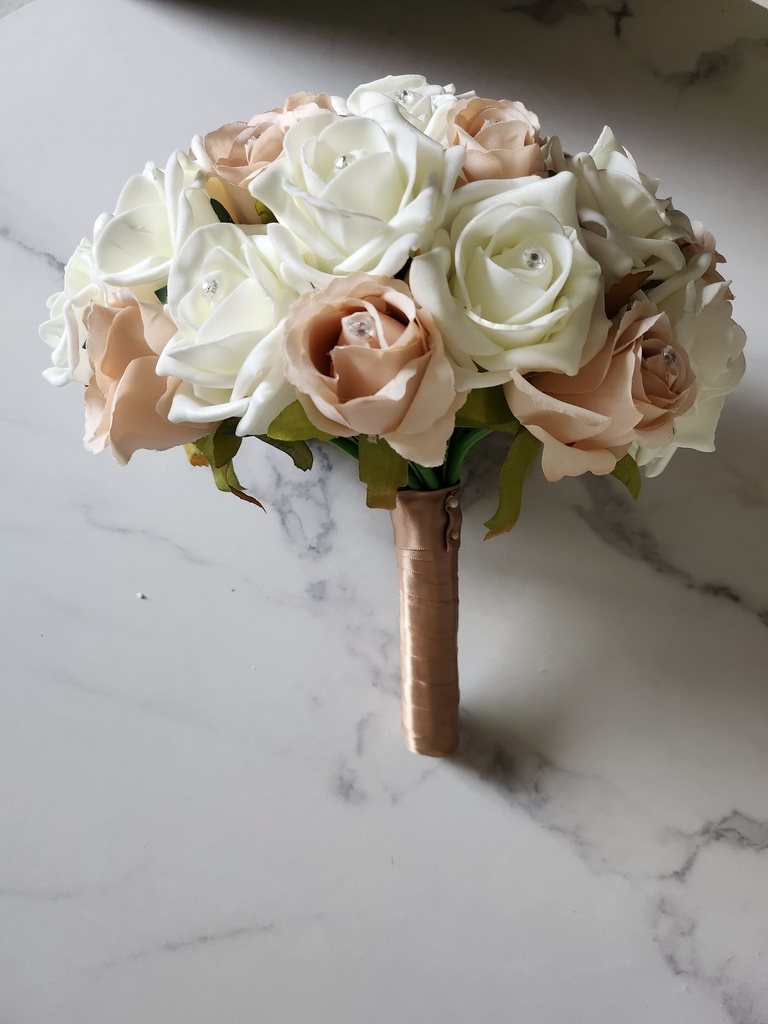 Bouquet artificiel de roses au deux textures 