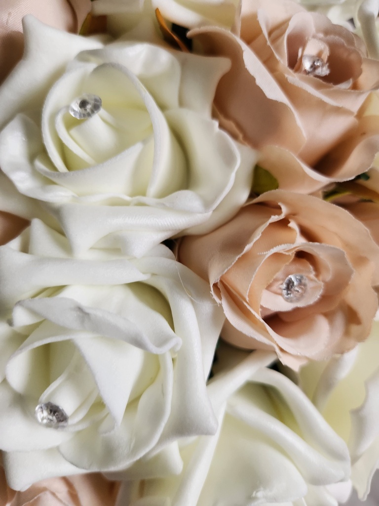 Bouquet artificiel de roses au deux textures 