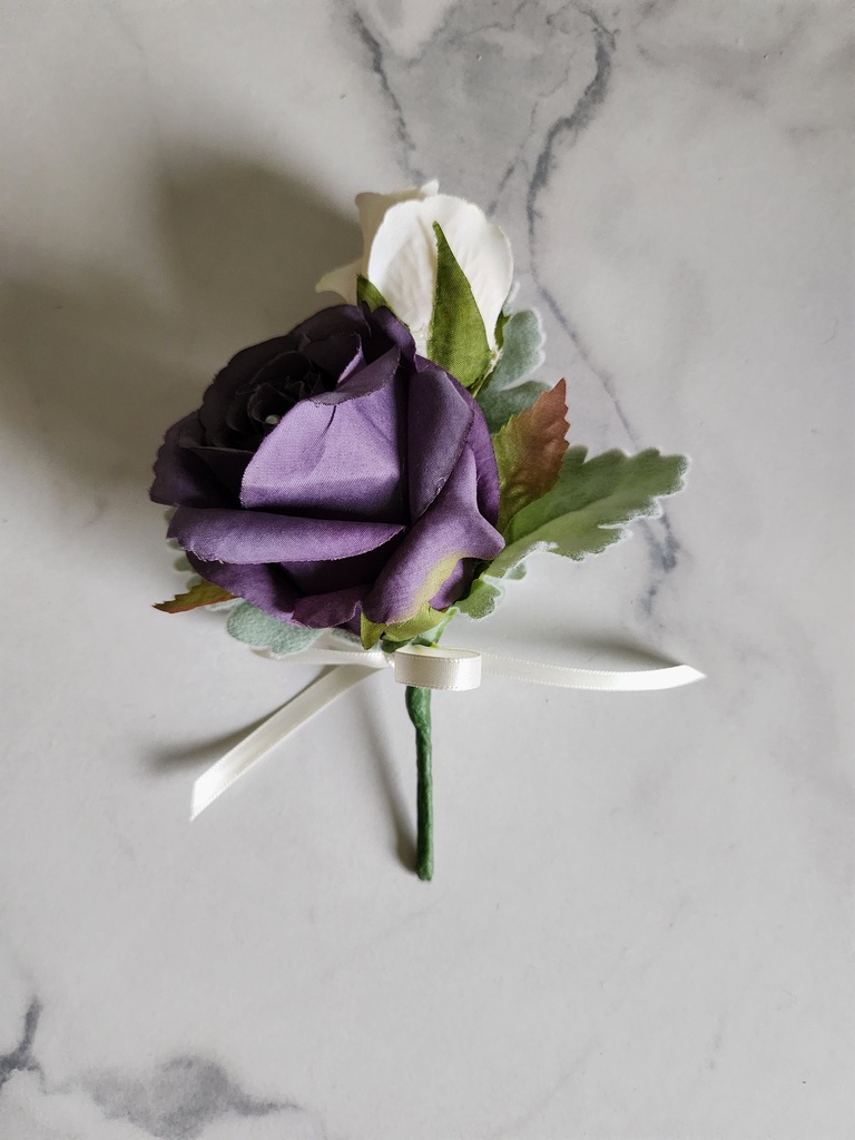 Boutonnière feuille poussiéreuse