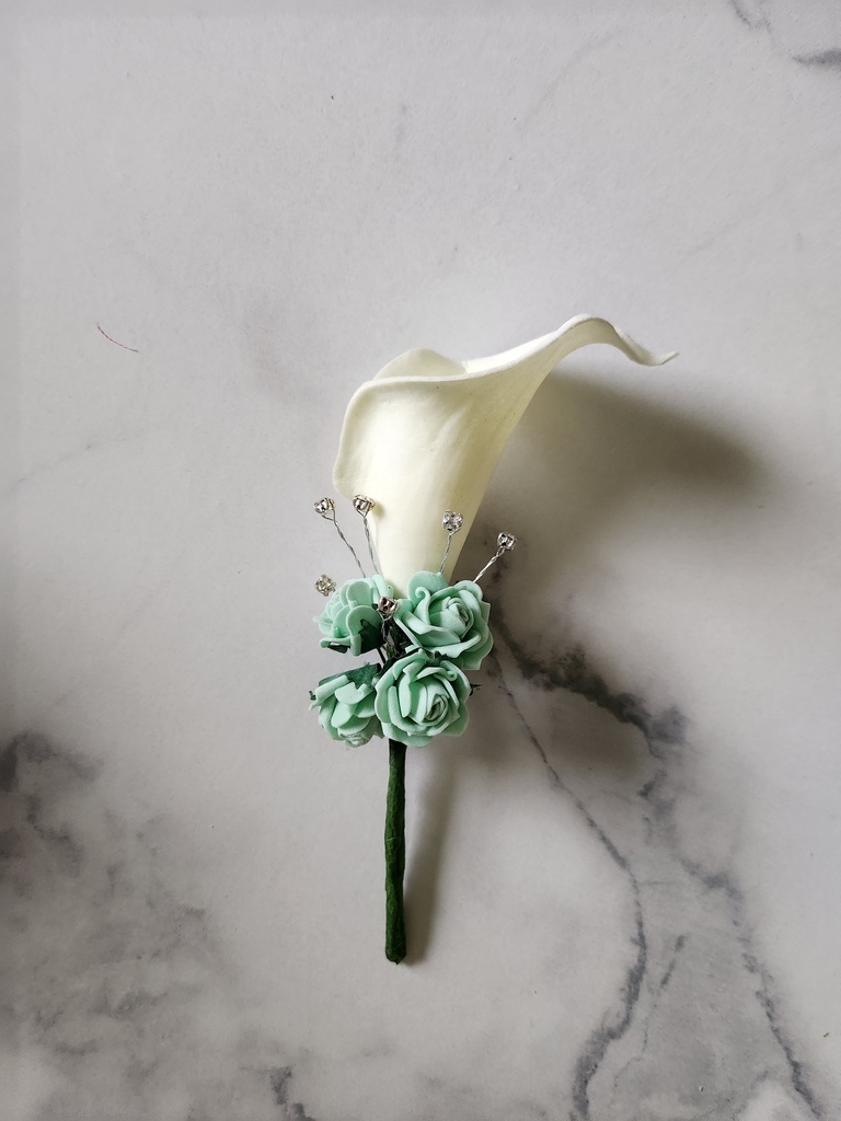 Boutonnière calla et mini roses