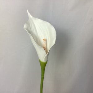 Boutonnière artificielle calla, rose et viorne