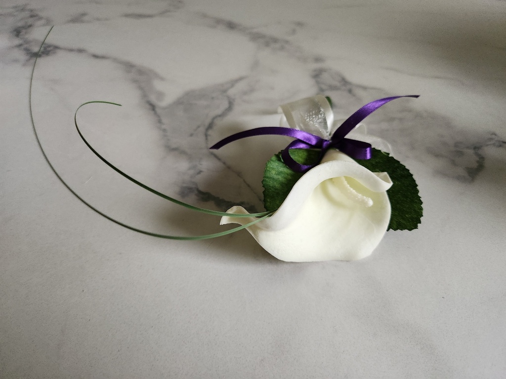 Boutonnière lys calla