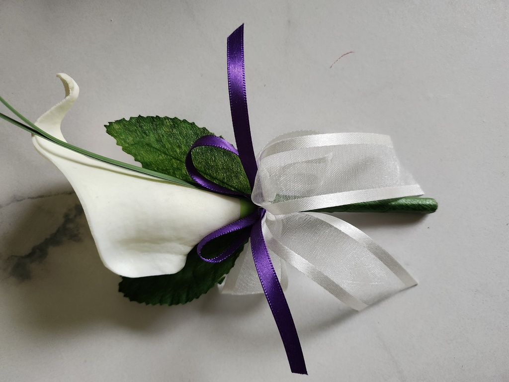 Boutonnière lys calla