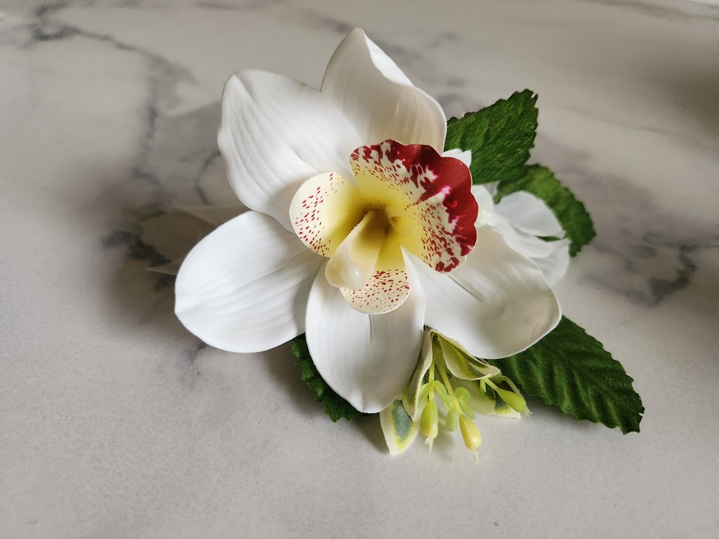 Boutonnière artificielle orchidée