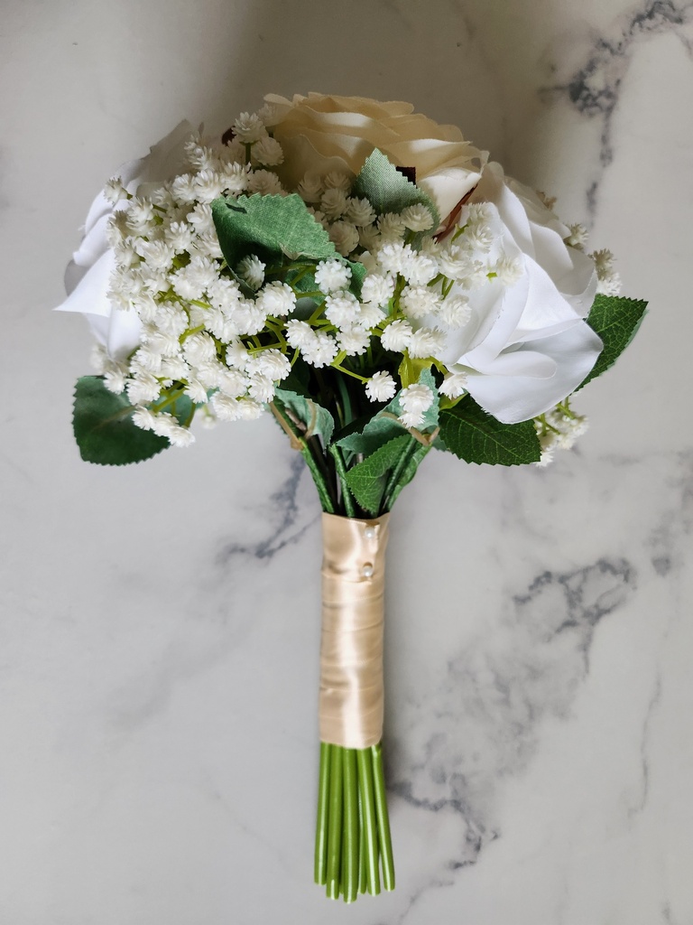 Bouquet de gypsophile et de rose en soie