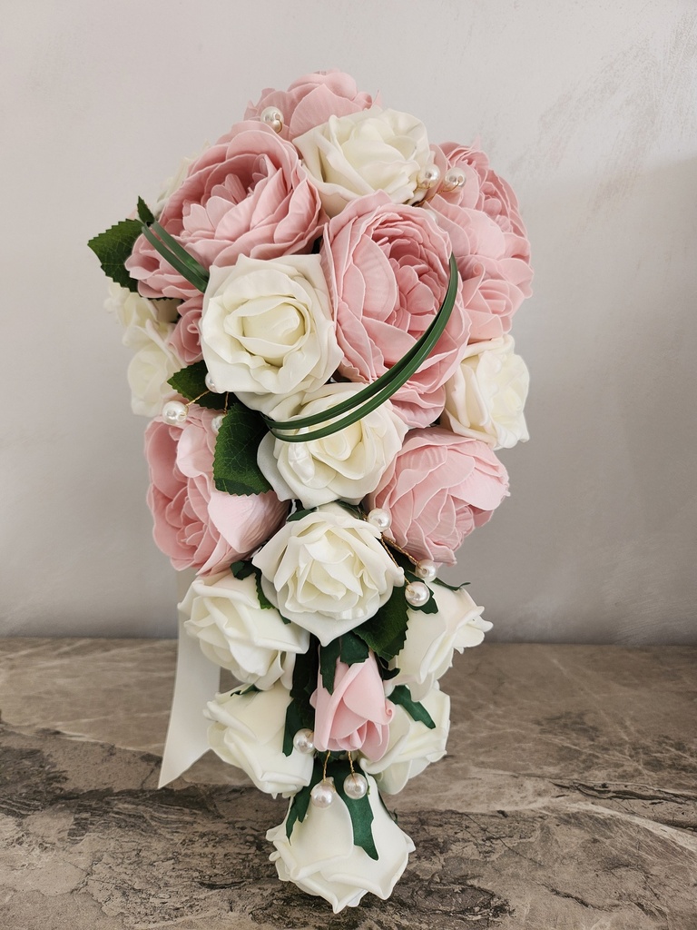 Bouquet cascade en soie roses et pivoines