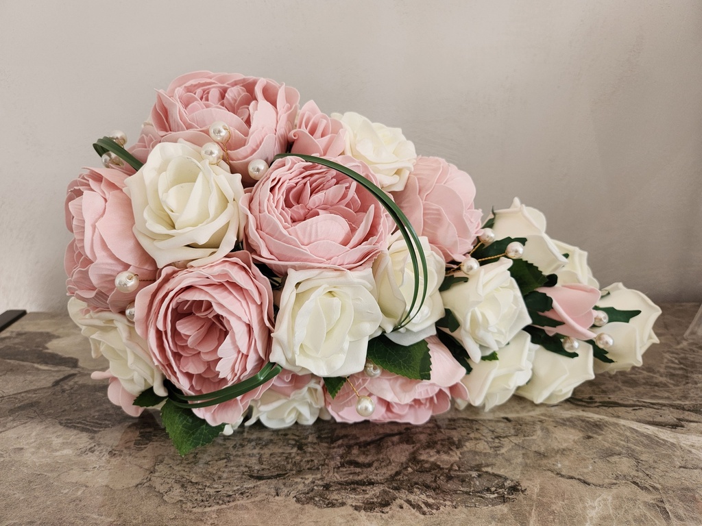 Bouquet cascade en soie roses et pivoines