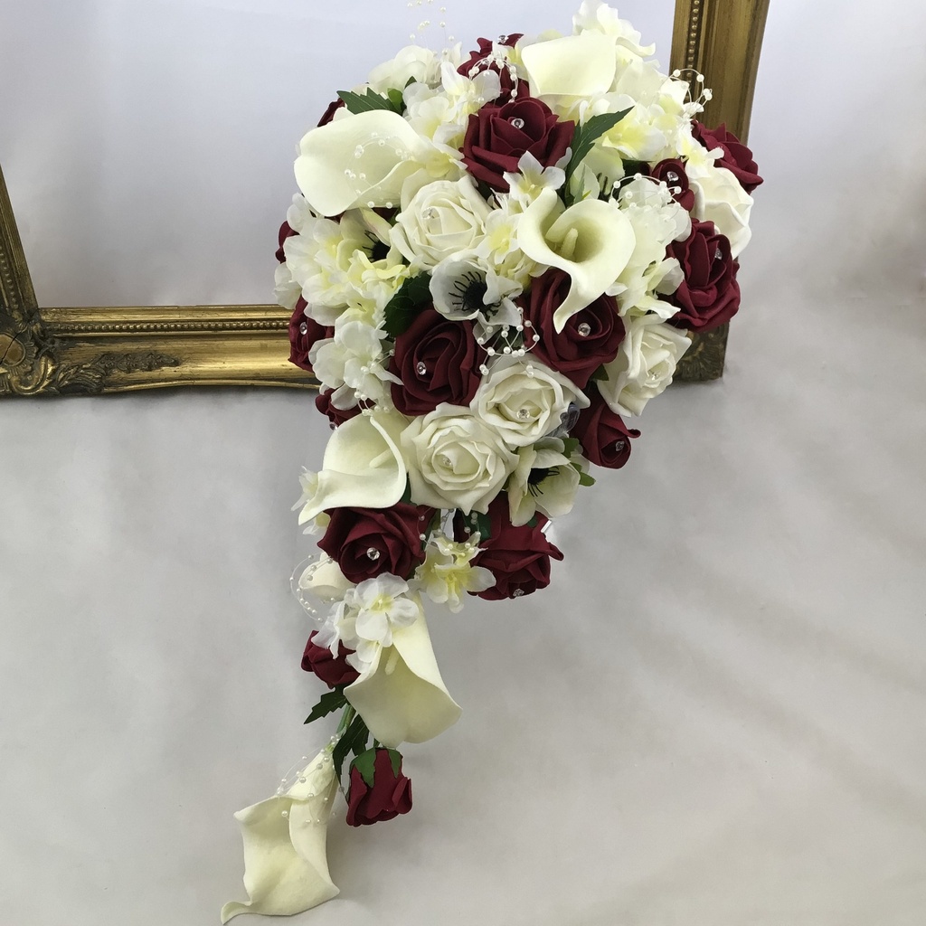 Bouquet artificiel de roses, d'anémones, callas