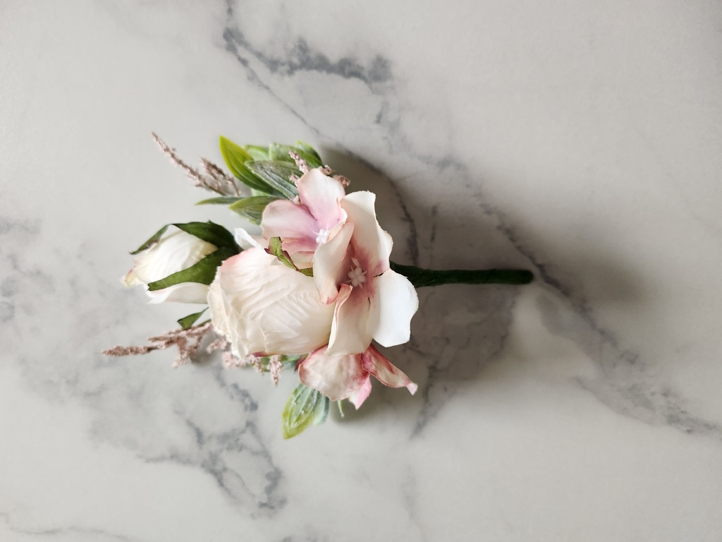 Boutonnière en soie Natalia