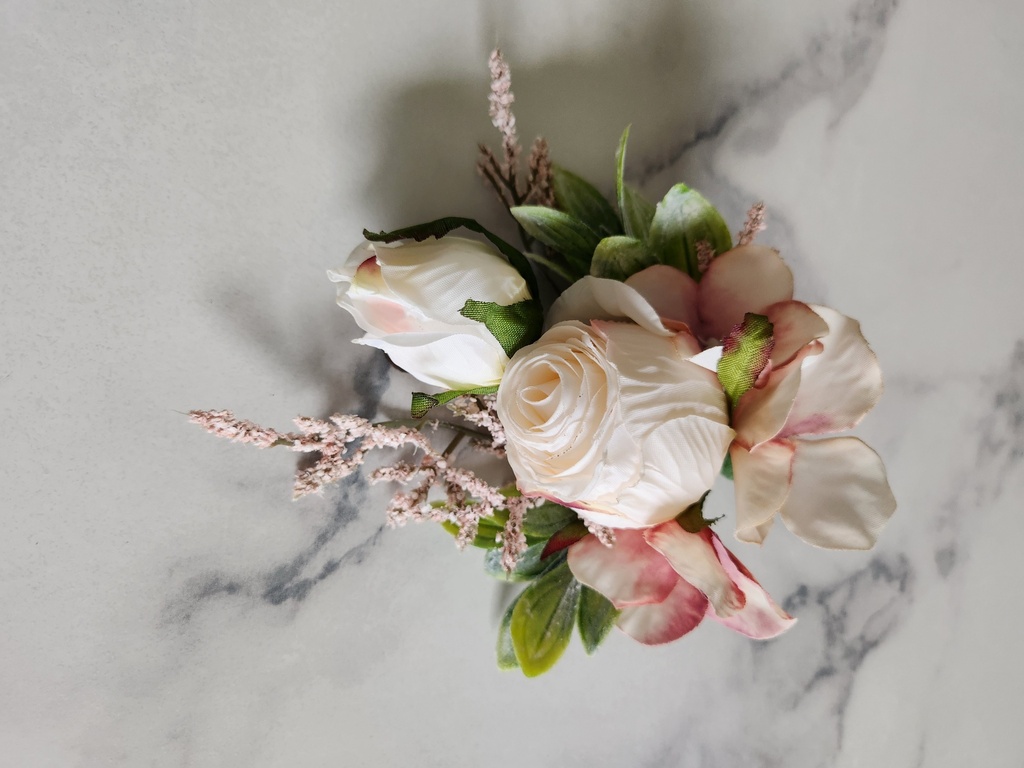 Boutonnière en soie Natalia