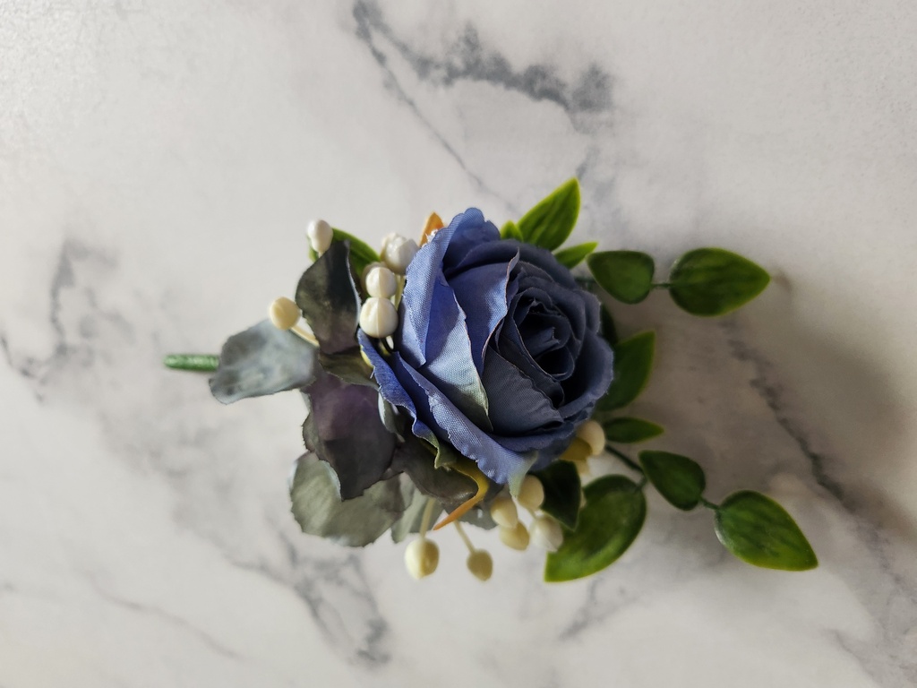 Boutonnière en soie Justine