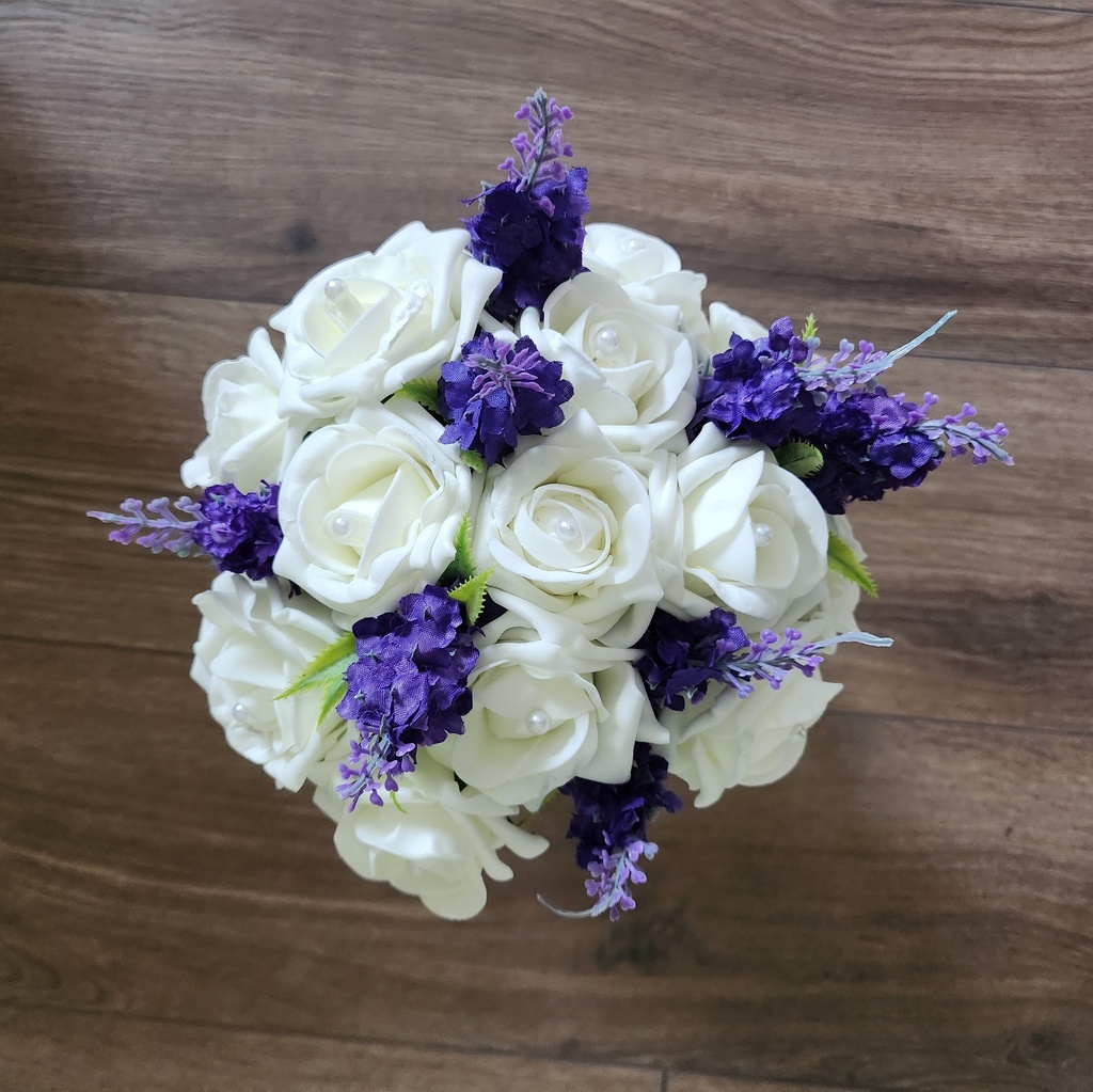 Bouquet artificiel de roses et de lilas