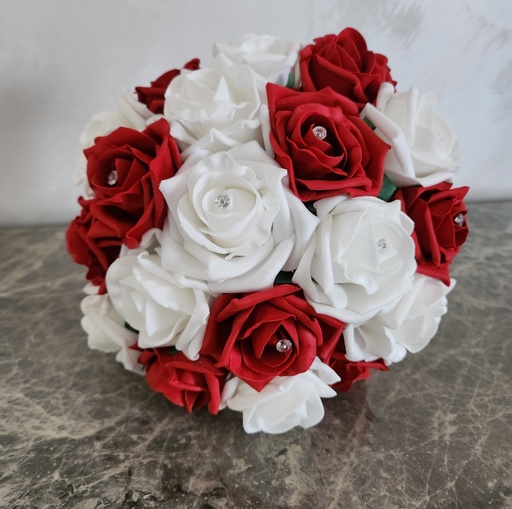 Brassée de roses rouges et blanches