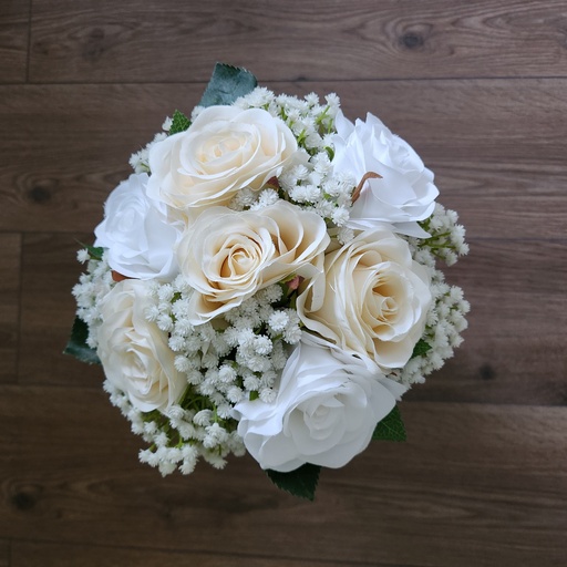 Bouquet de roses et de gypsophile