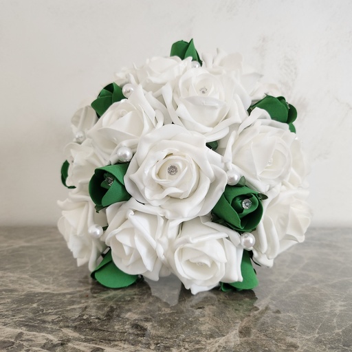 Bouquet de roses blanches et boutons de roses verts