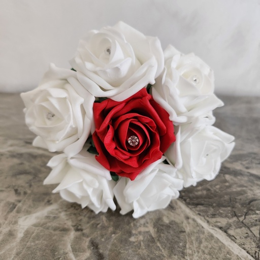 Petit bouquet de 7 roses blanches et rouge