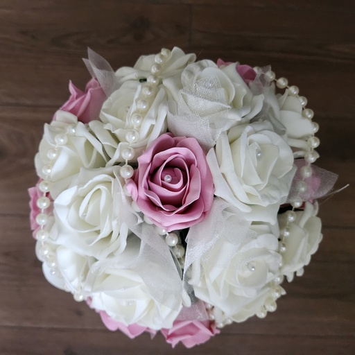 Bouquet de roses et de perles