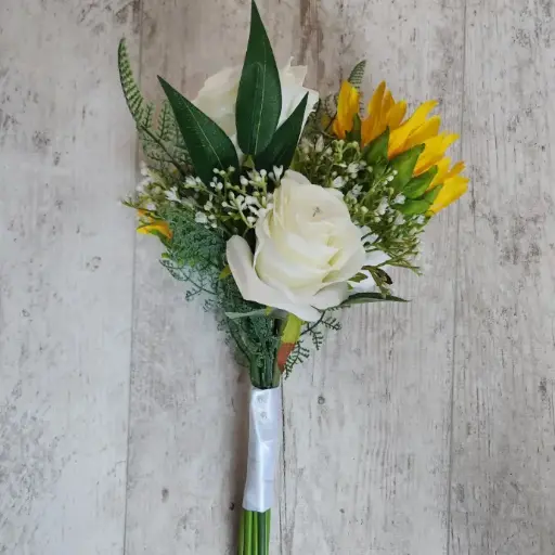 Bouquet tournesols et roses blanches