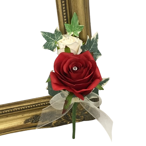 Boutonnière en soie roses et feuilles de lierre